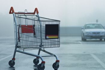 UOKiK sprawdza prywatne parkingi. Rośnie liczba skarg na opłaty przy sklepach