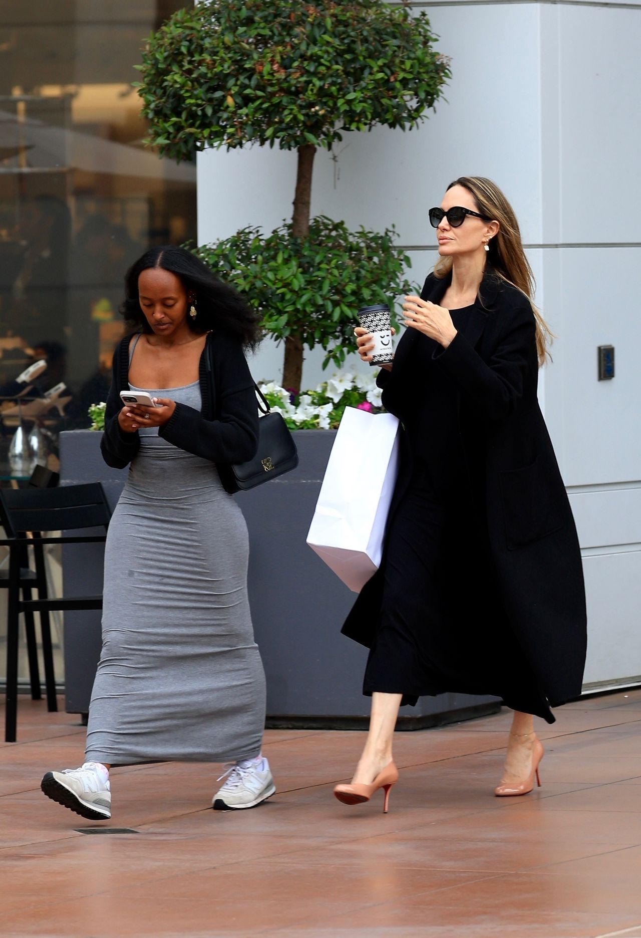 Angelina Jolie "spotted" in town with her daughter