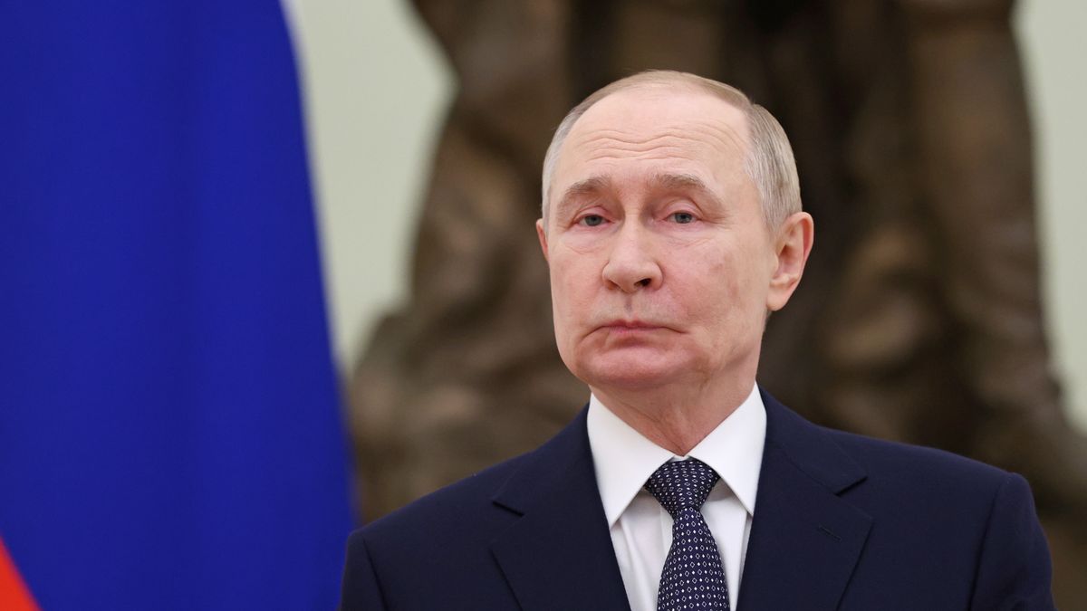 Russian President Putin meets Belarus President Lukashenko in Moscow
epa12407154 Russian President Vladimir Putin waits for the arrival of Belarusian President Lukashenko prior to their meeting at the Kremlin in Moscow, Russia, 26 September 2025.  EPA/RAMIL SITDIKOV / POOL 
Dostawca: PAP/EPA.
RAMIL SITDIKOV / POOL
Russian president, Blarusian president, Belarus-Russia relations