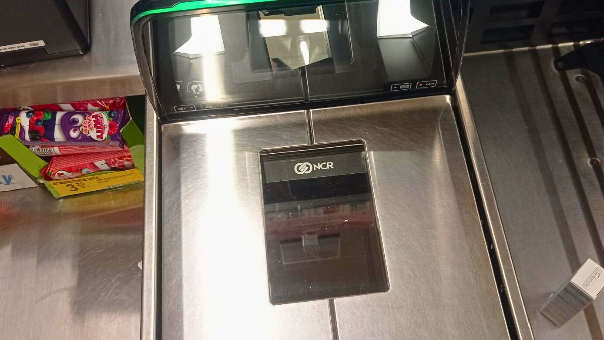 Kasa samoobsługowa w Biedronce jest sprytniejsza od ciebie 