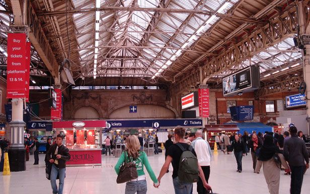 Gang dopadł ofiarę na Victoria Station (Fot. Flickr/mwanasimba/Lic. CC by-sa)