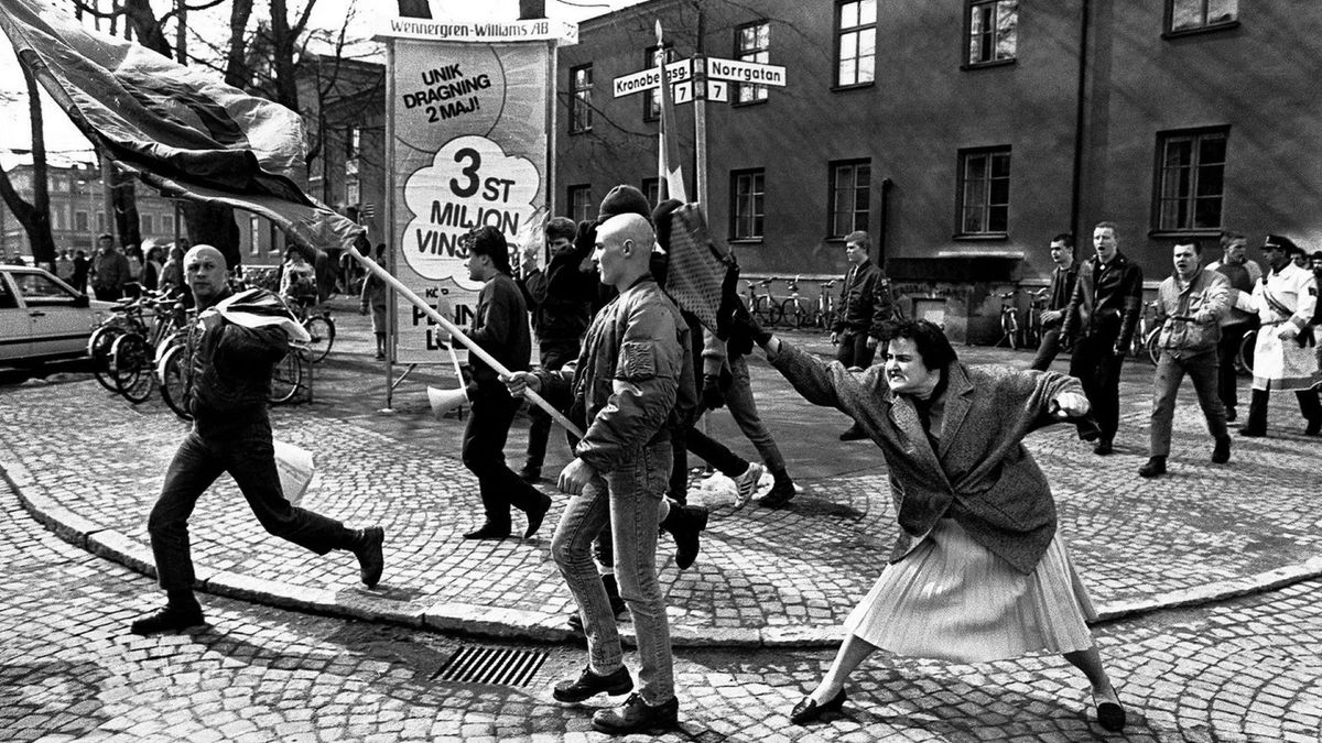 Kobieta z torebką. Zdjęcie tej Polki stało się w Szwecji kultowe 1