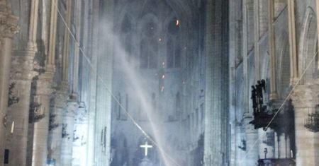 Katedra Notre Dame. Zdjęcia przed i po pożarze