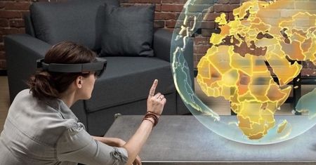 „Tysiące” sprzedanych gogli HoloLens
