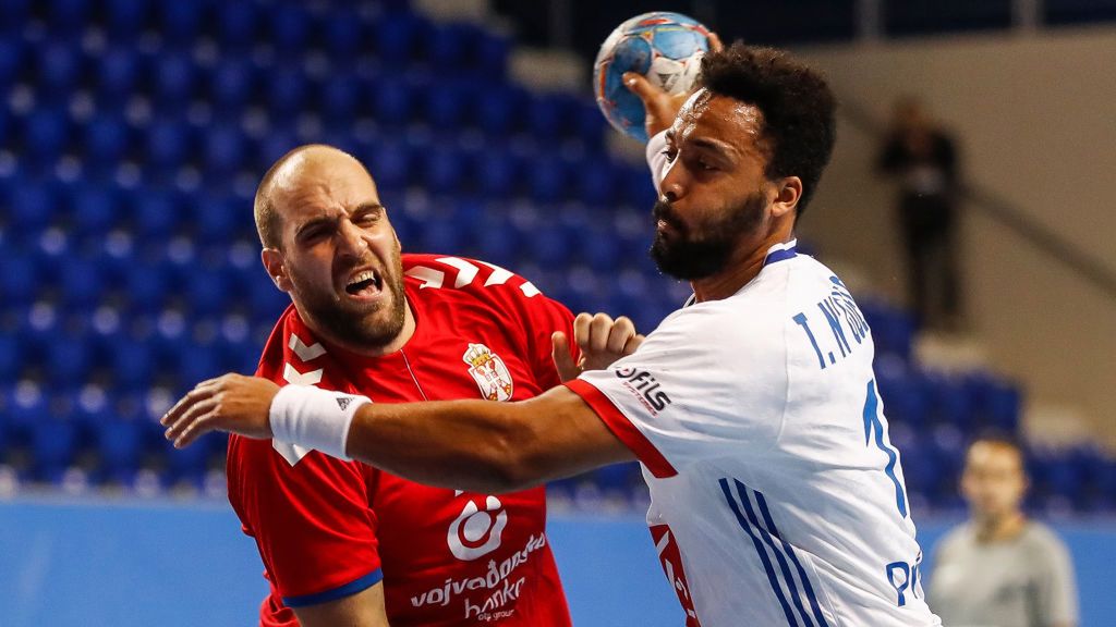 Getty Images / Srdjan Stevanovic / Na zdjęciu: Timothey N'Guessan (z prawej) i Zivan Pesic