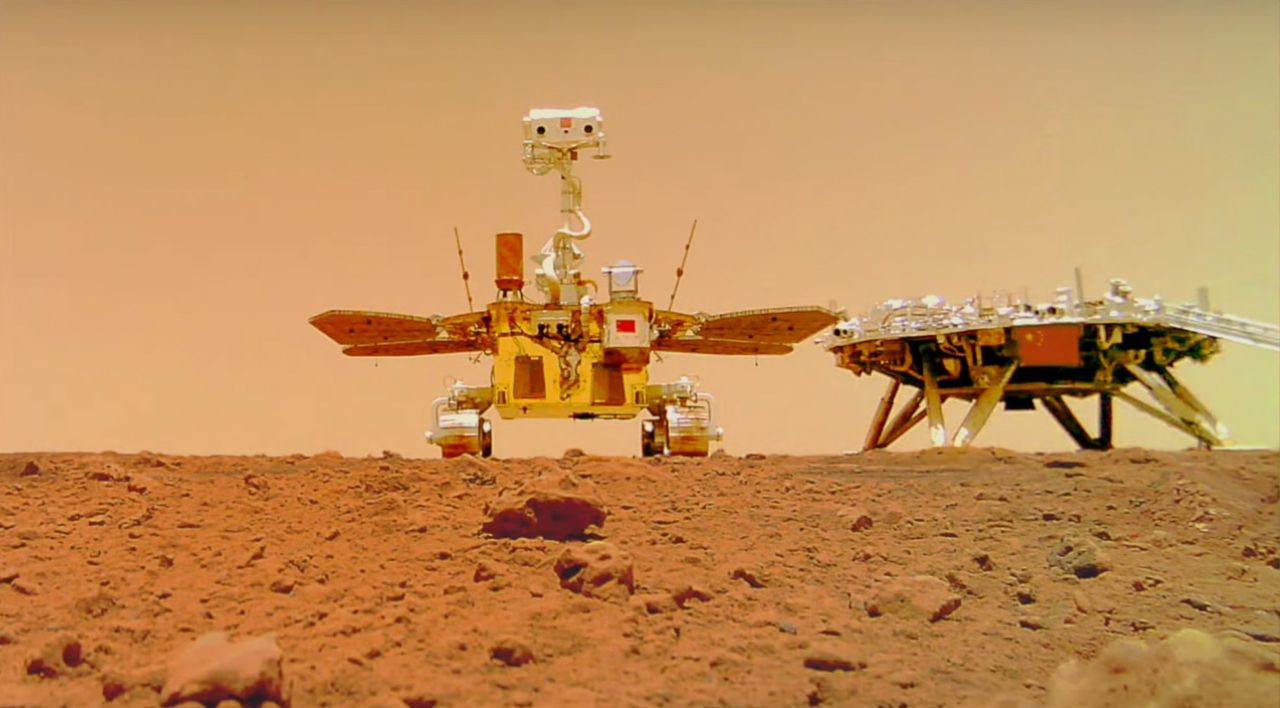Chiński łazik odkrył dziwne struktury na Marsie. Naukowcy mają teorię