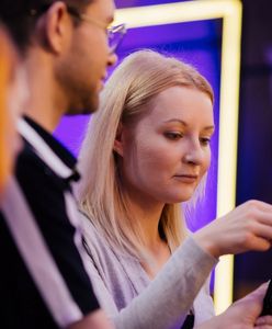 "Daj się odmienić": Samolotem do fryzjera. Zaskakująca metamorfoza