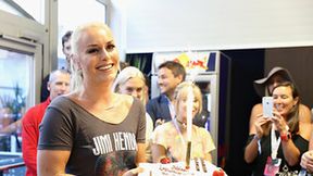 Dostała okazały tort urodzinowy. Red Bull próbował "przekupić" Lindsey Vonn?