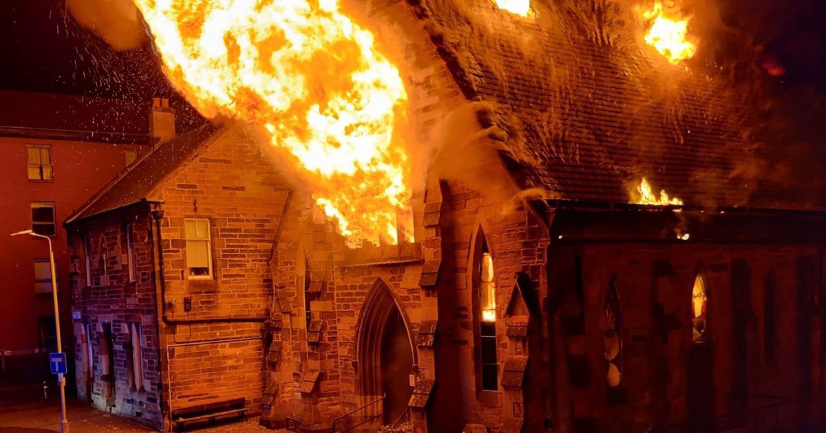 Pożar doszczętnie zniszczył polski kościół w Glasgow 