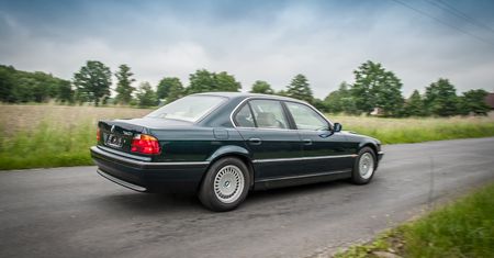 Test: To BMW serii 7 z 1997 roku miało 259 km na liczniku. Do słynnego egzemplarza dołożyłem kolejne 3 km