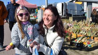 Wierzbica: Wielkanocne ozdoby, palmy, kurczaczki na targowisku. Sprzedawano też koszyczki na święconkę, baranki. Zobaczcie zdjęcia