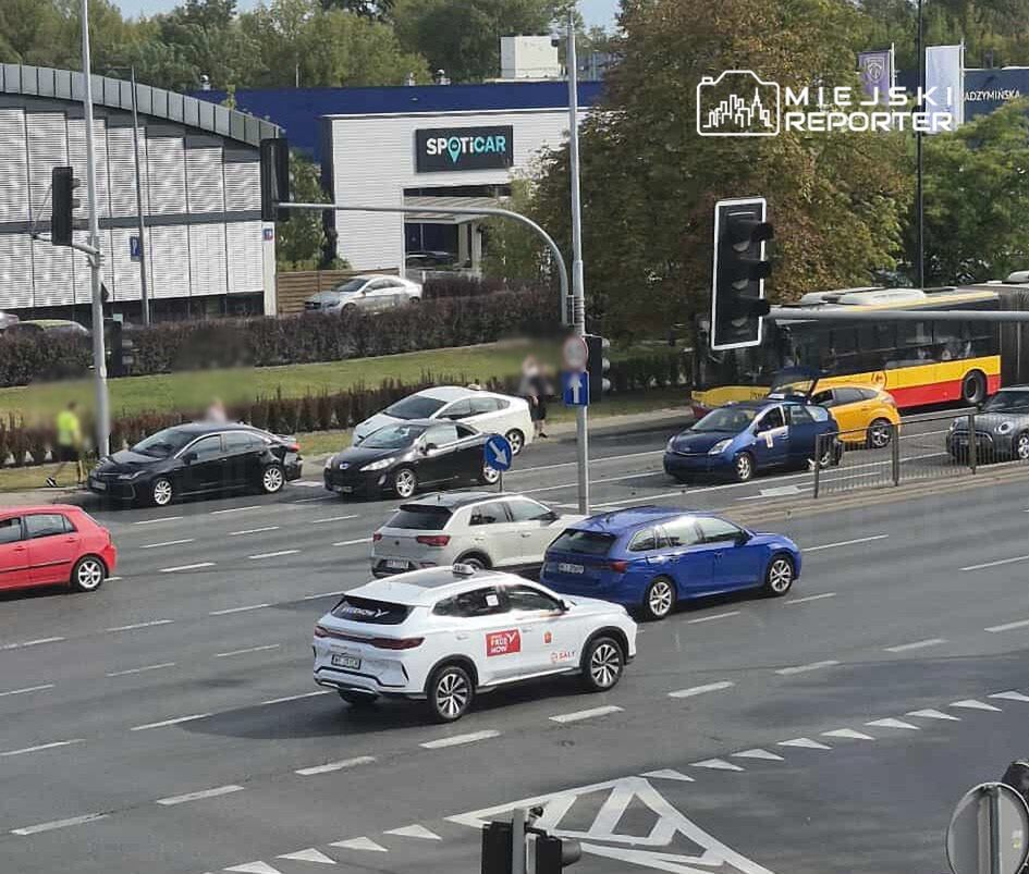 Warszawa: Zderzenie aut na Targówku. Sprawcą kierujący przewozem osób