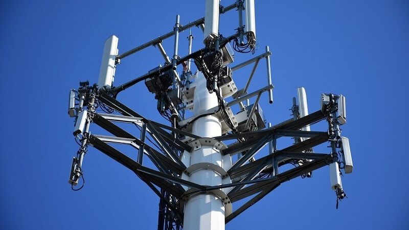 maszt komórkowy nadanik odbiornik antena 5g