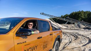 Nowa Toyota Hilux przedpremierowo w MotoMetropolii. Przekonała mnie dopiero, gdy skończył się asfalt