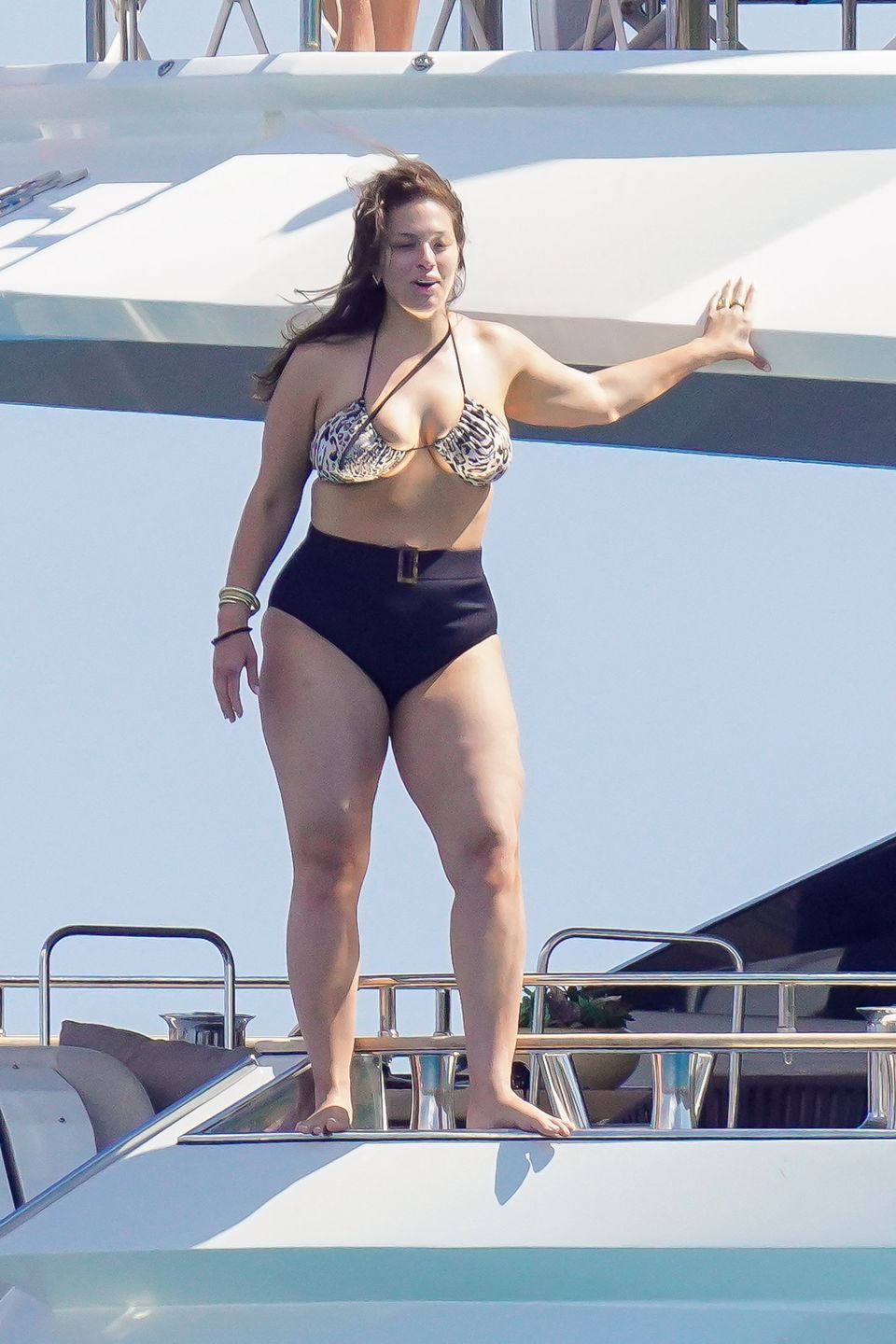 Ashley Graham dokazuje na jachcie w St Tropez