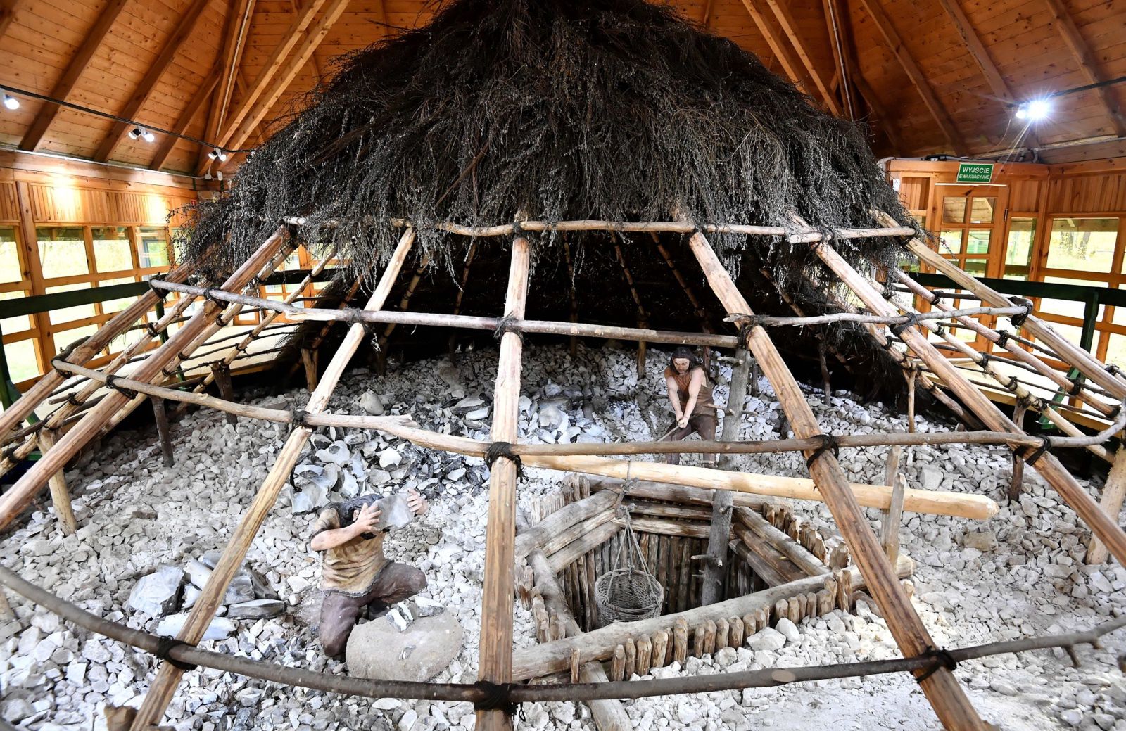 Pawilon nad szybem "Wojciech" zaprezentowany podczas uroczystego otwarcia Muzeum Archeologicznego i Rezerwatu Krzemionki po remoncie