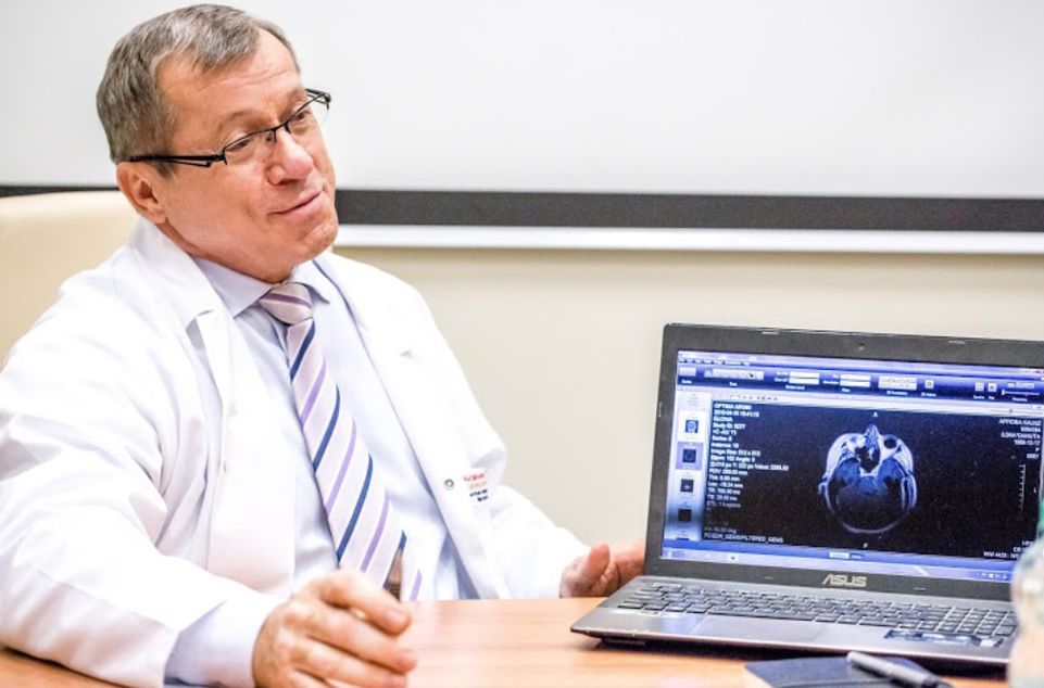 Prof. Mirosław Ząbek od lat współpracuje z amerykańskimi Uniwersytetami w San Francisco i Ohio.