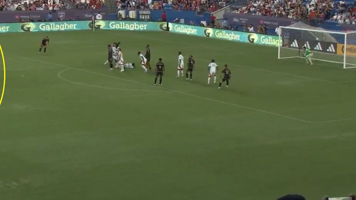 Twitter / @MLS / Na zdjęciu: strzał Sona