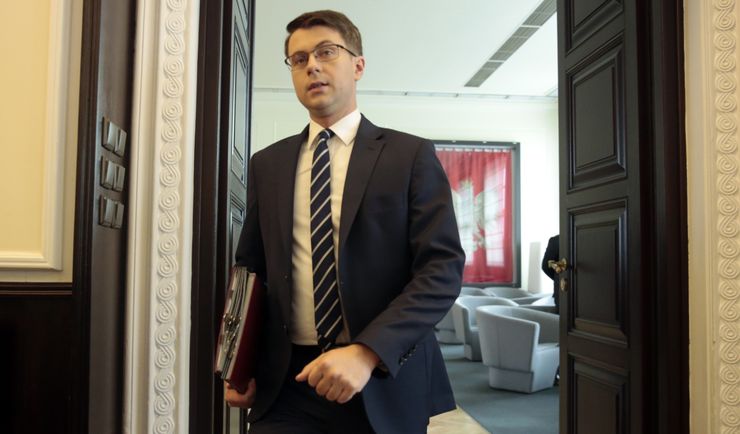 Szczepionka na COVID dla wszystkich Polaków. Rzecznik rządu o szczegółach