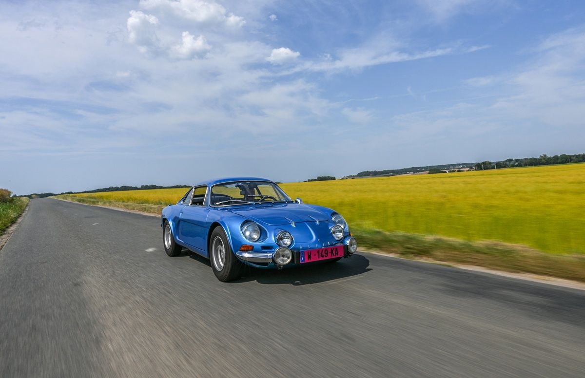Czym jest duch Alpine A110? Szukam go w pierwowzorze na drogach Normandii