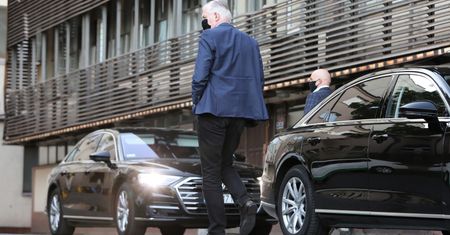 Rekonstrukcja rządu. Trwa narada w siedzibie PiS