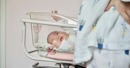 Poruszenie w Czechach. 12-latka urodziła dziecko. Media informują, kto jest ojcem