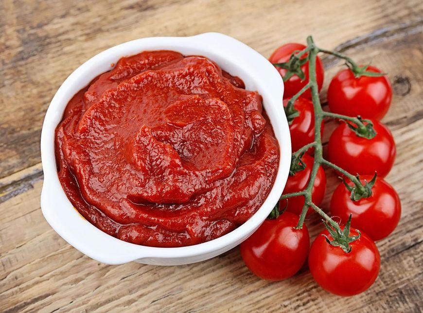 Gotowe sosy pomidorowe to doskonałe źródło soli.