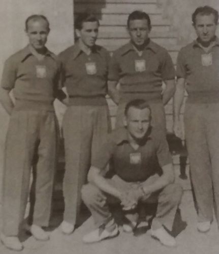 Ewald Cebula (pierwszy z lewej) z innymi piłkarzami reprezentacji Polski podczas igrzysk w Helsinkach. Fot. Archiwum Ewalda Cebuli
