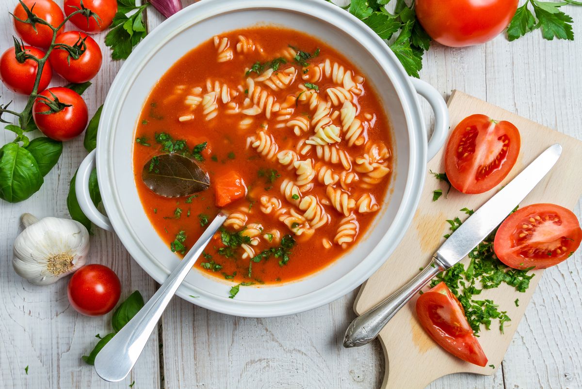 Polacy rekordzistami w jedzeniu zupy. Dlaczego warto je jeść?
