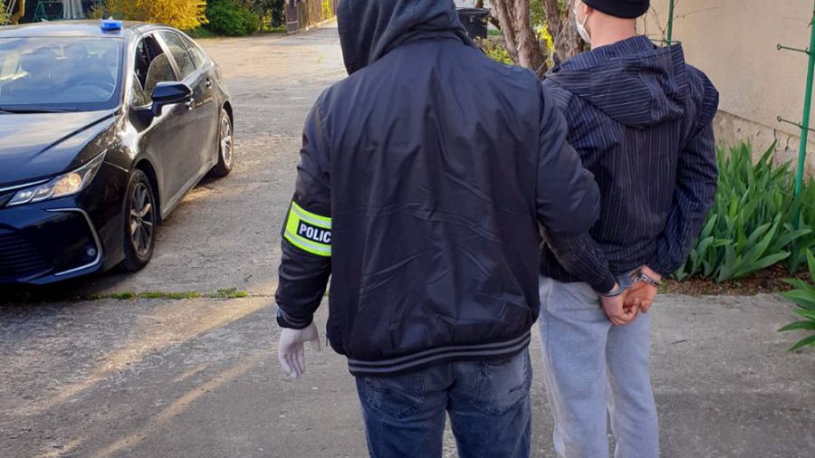 Warszawa. Policja rozbiła "dziuplę samochodową". Sprawcy ukradli bentley'a aktorce