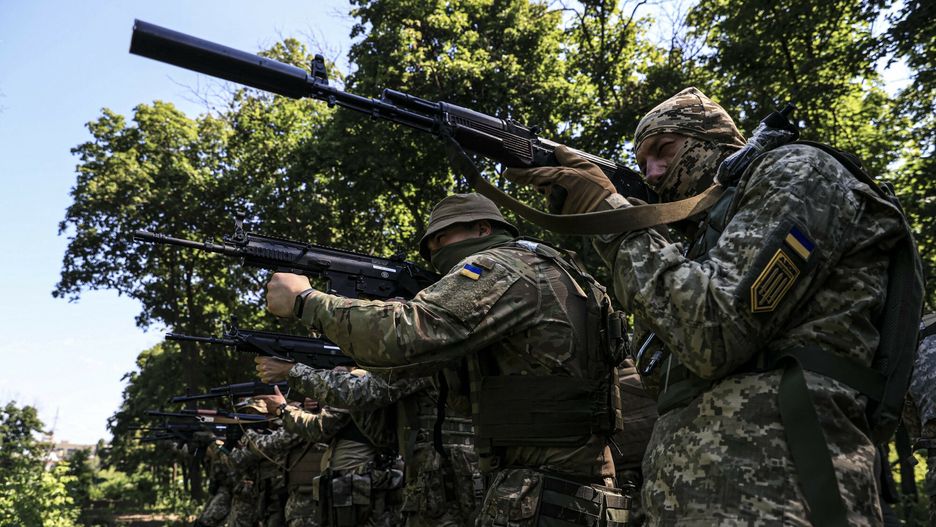 Wojskowego szkolenia taktyczne ukrai?skich ?o?nierzy w okolicy CharkowaKHARKIV, UKRAINE - JUNE 13: Members of Ukrainian special operations team are seen during the military tactical training at a woodland in Kharkiv, Ukraine on June 13, 2022. Special operations teams of the Ukrainian Armed Forces serving in Kharkiv conduct continuous war readiness training as Russia - Ukraine war continues. Metin Aktas / Anadolu Agency/ABACAPRESS.COMAA/ABACA
