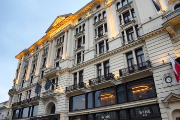 Kultowe miejsca z czasów PRL-u. Co z nich przetrwało do dziś?
