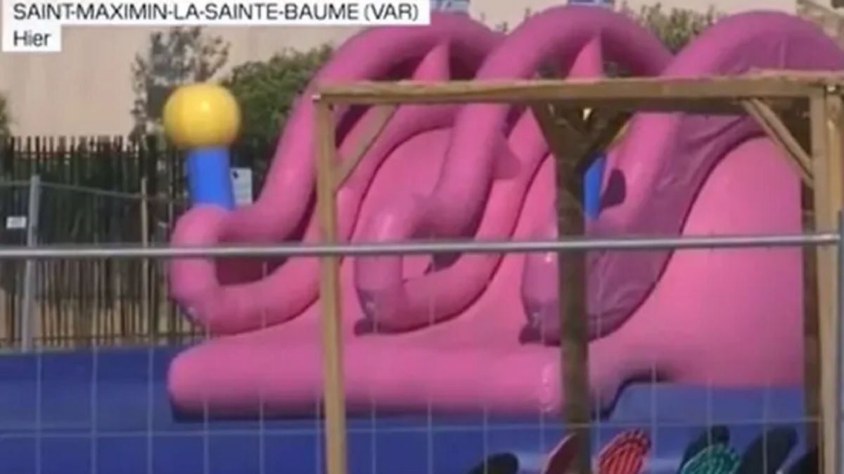 Zjeżdżalnia została porwana przez wiatr.