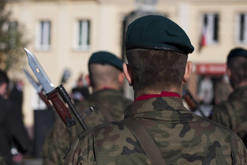 Sondaż: kto powinien bronić kraju? Polacy niemal zgodni