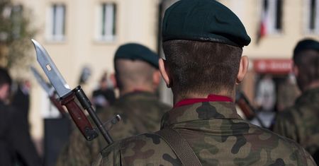 Sondaż: kto powinien bronić kraju? Polacy niemal zgodni