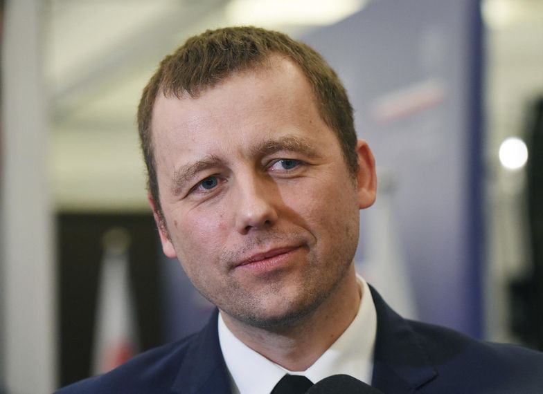 Latamy o 77 proc. mniej niż mieszkańcy Unii Europejskiej, a 27 proc. mniej niż mieszkańcy Europy Środkowo-Wschodniej - mówi minister Mikołaj Wild. Centralne lotnisko ma to zmienić