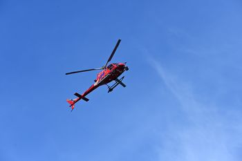 Odnaleziono pięciu norweskich żołnierzy. Śmigłowiec poszukuje reszty