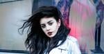 "Vinyl": Posłuchaj, jak Charli XCX śpiewa The Stooges