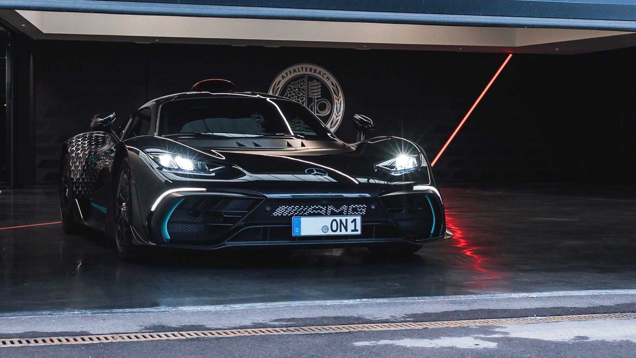 Dostawy Mercedesa-AMG One w końcu ruszyły. Na liście klientów nie brakuje znanych nazwisk