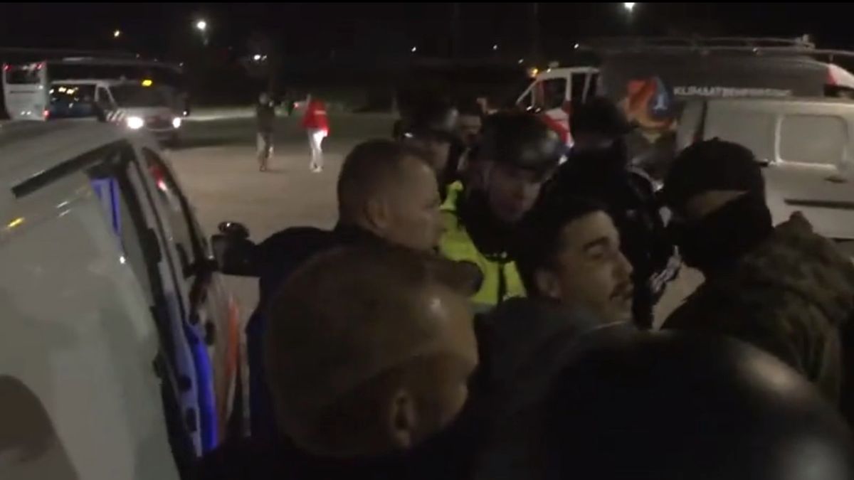 Zdjęcie okładkowe artykułu: Twitter / Piotr Kamieniecki / TVP Sport / Josue był wyprowadzany w kajdankach przez policję