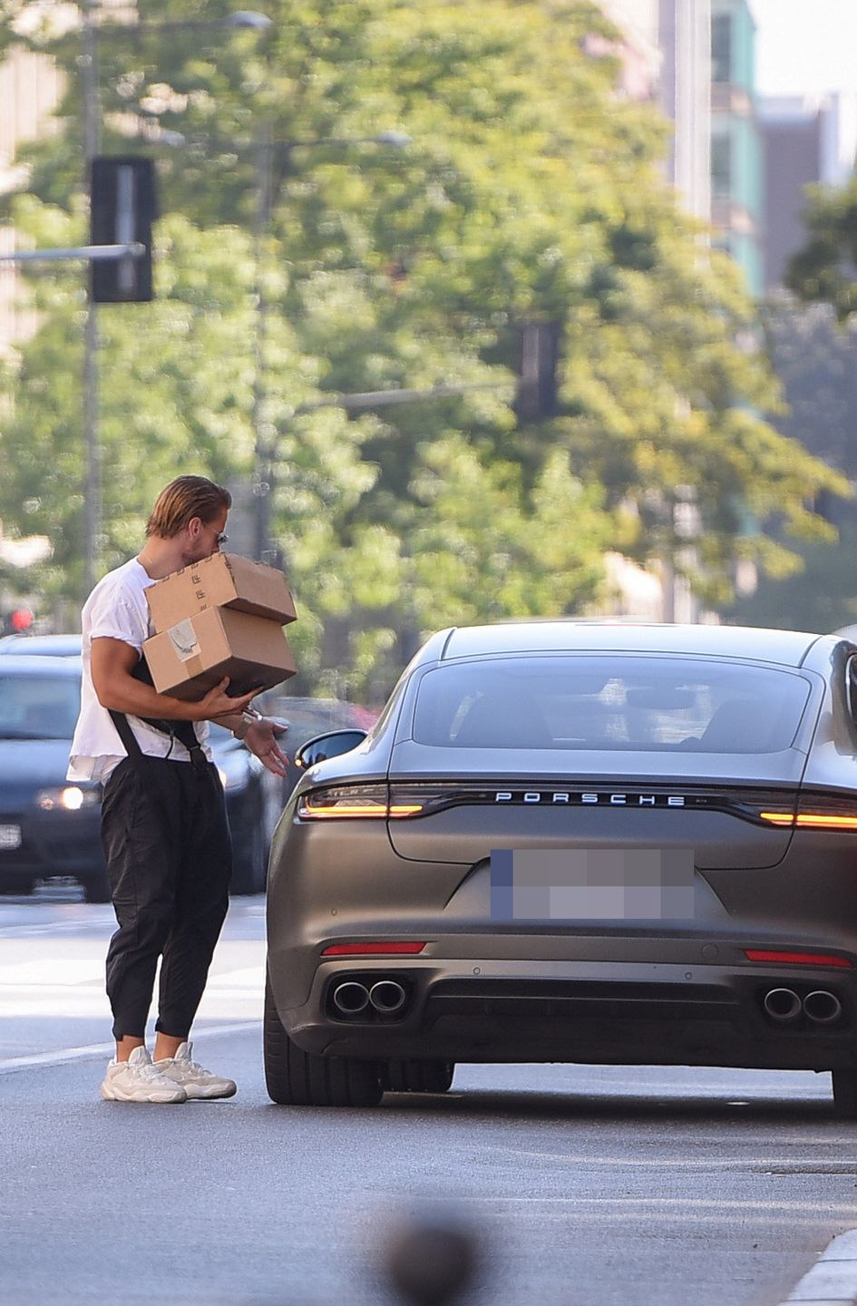 Sebastian Fabijański dwukrotnie parkuje porsche w niedozwolonym miejscu