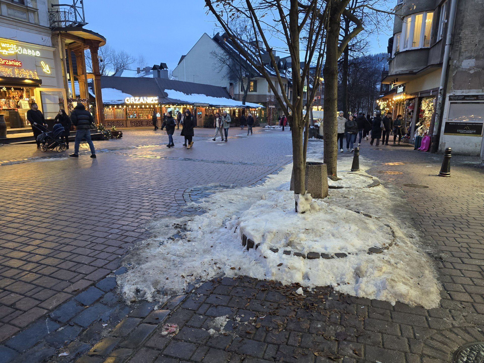 Krupówki bez śniegu