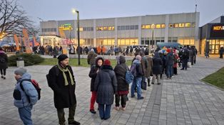 Akcja Przedświąteczny karp dla Krakowa ruszyła. Ogromne kolejki przed NCK! Niektórzy czekali kilka godzin