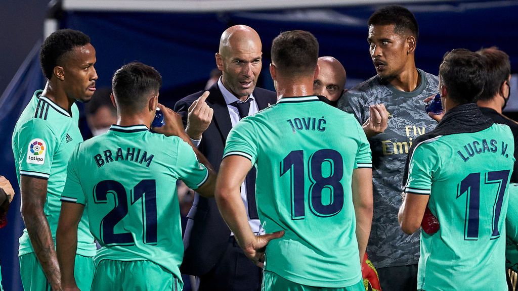 Zdjęcie okładkowe artykułu: Getty Images / Diego Souto/Quality Sport Images / Piłkarze Realu Madryt podczas odprawy z Zinedine Zidanem