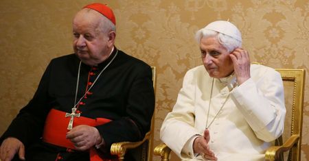 Oświadczenie kard. Dziwisza. Wydał je po śmierci Benedykta XVI