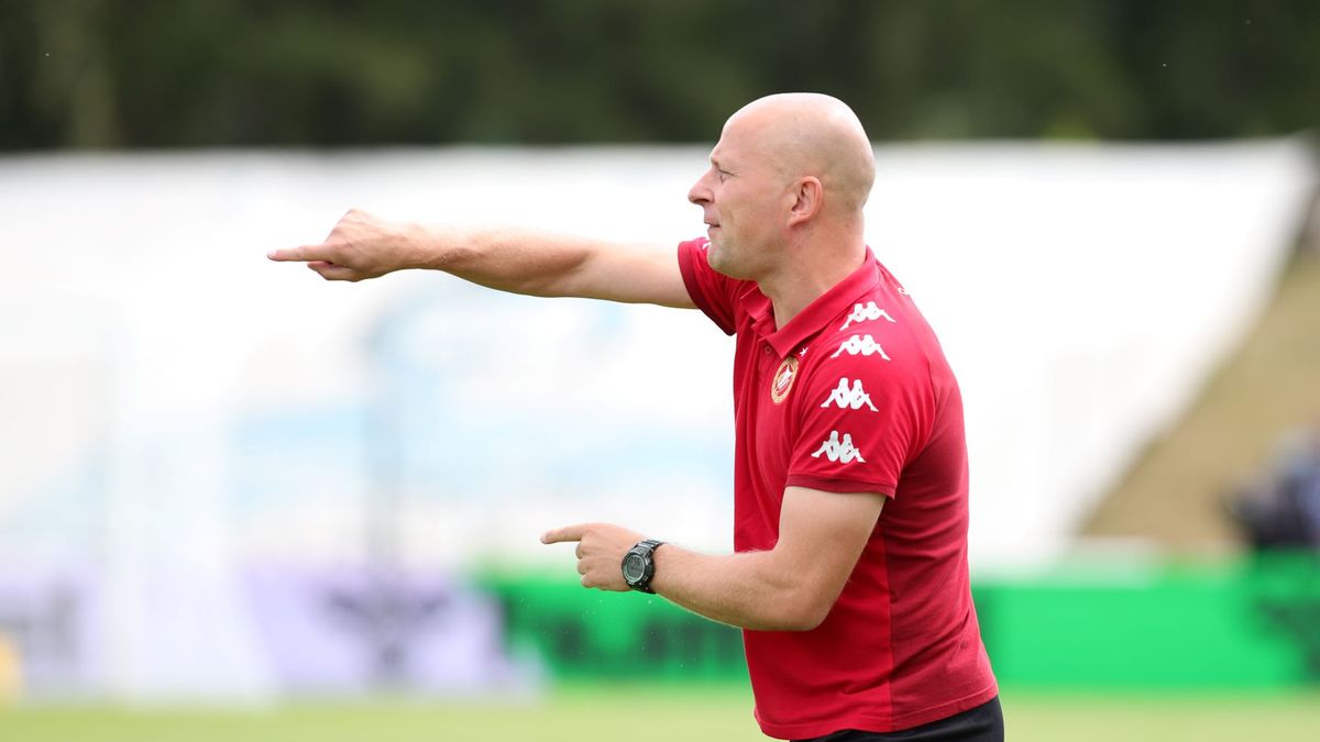 WP SportoweFakty / Tomasz Kudala / Na zdjęciu: trener Janusz Niedźwiedź