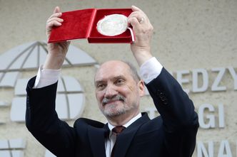 Macierewicz chce jawnej debaty o Smoleńsku