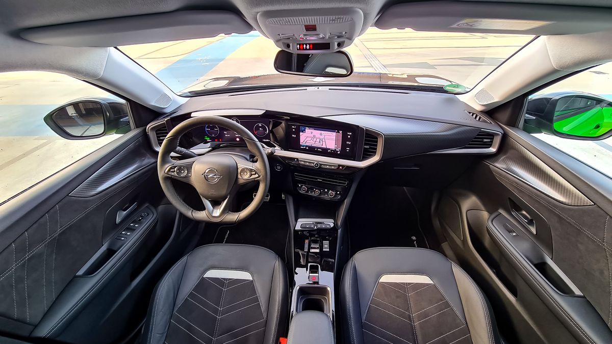 Opel Mokka-e: Systemy bezpieczeństwa i wsparcia kierowcy oraz nowy system info-rozrywki 1