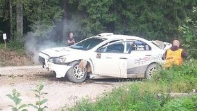 Samochód wystrzelił w powietrze niczym rakieta. Dramatyczny wypadek na rajdzie