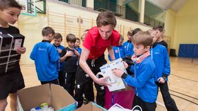 Kamil Stoch uczy mistrzowskiego pomagania